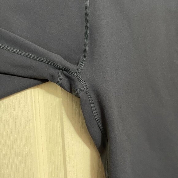 Fabletics Women's EUC Gray Edie Purple Zipper Ankle Cropped Leggings Size Small - Picture 6 of 7